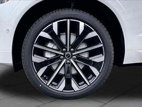 New 2026 Volvo XC60 B5 Ultra w/ Protection Package Premier AWD/4WD image 16