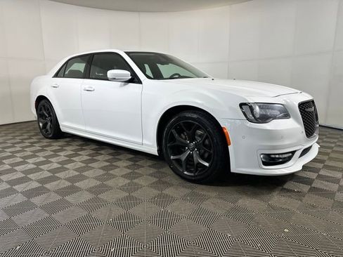 Used 2022 Chrysler 300 Touring L image 2