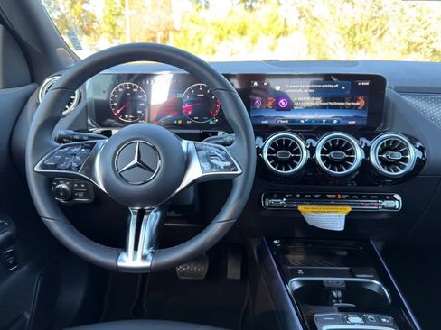 Used 2026 Mercedes-Benz GLA 250 image 3
