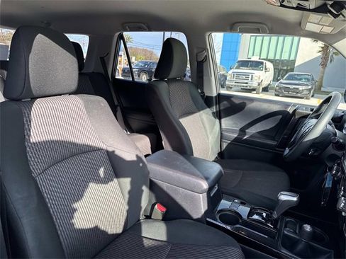 Used 2018 Toyota 4Runner TRD Off-Road image 10