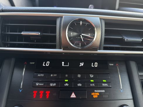 Used 2018 Lexus IS 300 image 27