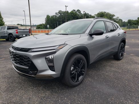 New 2026 Chevrolet Trax ACTIV w/ Driver Confidence Package FWD image 2