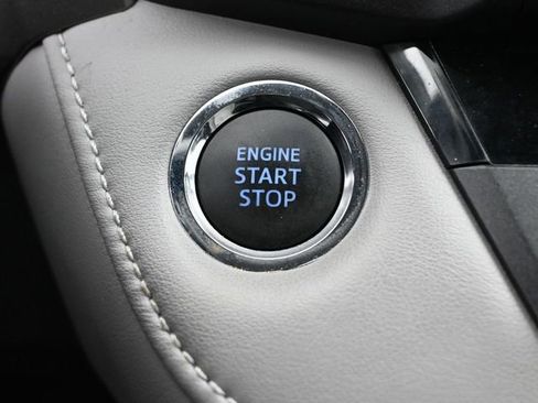 Used 2018 Toyota RAV4 Limited image 16