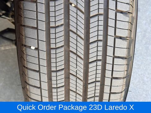 Used 2025 Jeep Grand Cherokee Laredo X image 3