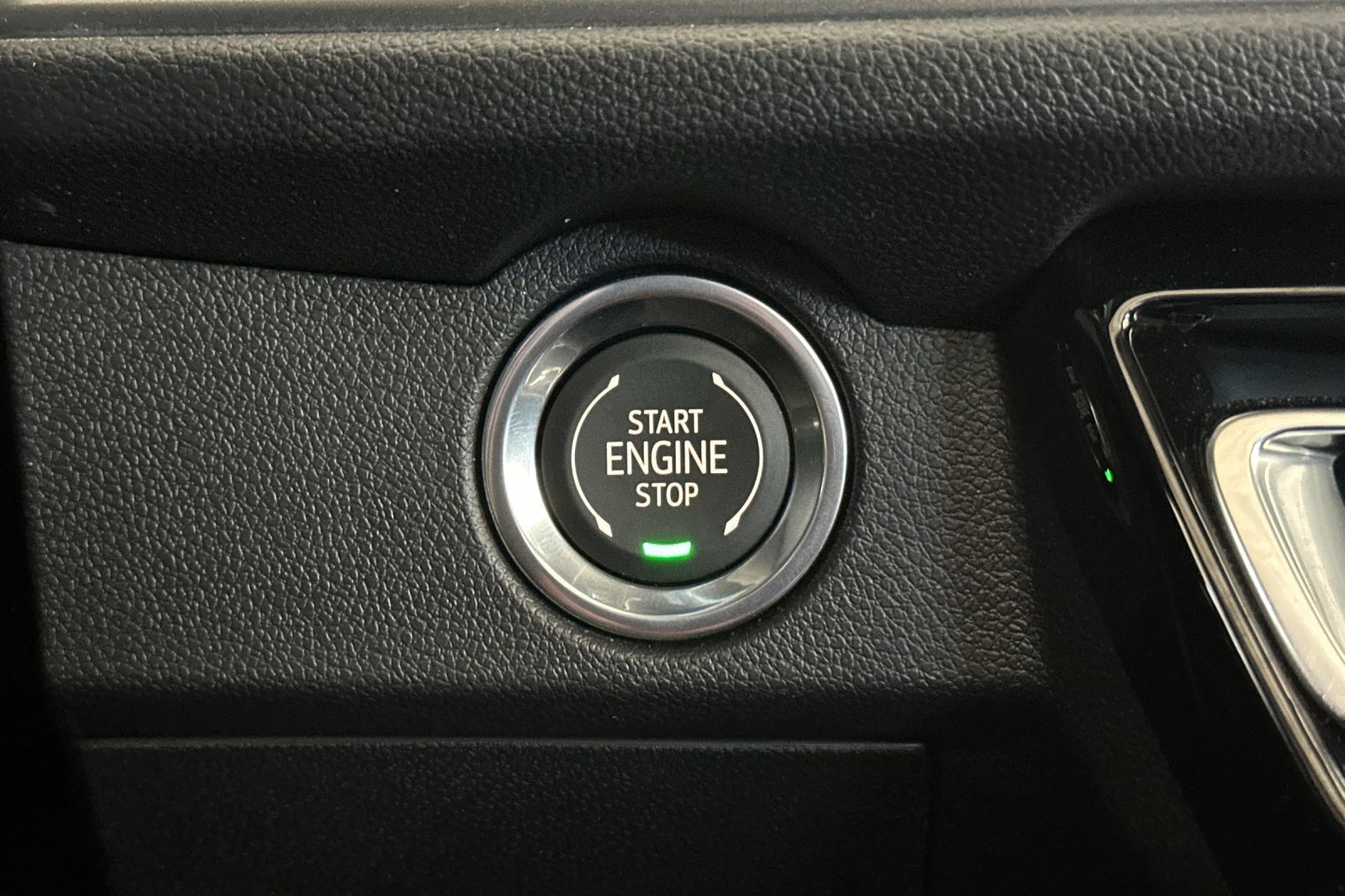 Used 2026 Chevrolet Traverse LT w/ Sun and Wheel Package FWD image 25