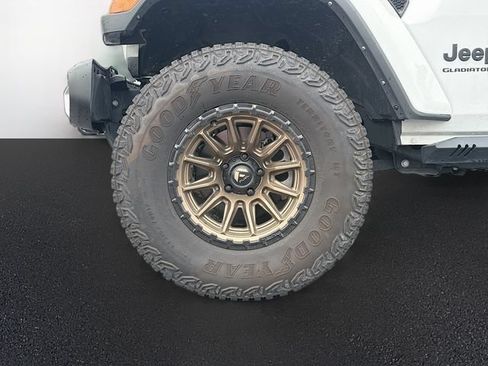 Used 2024 Jeep Gladiator Sport AWD/4WD image 9