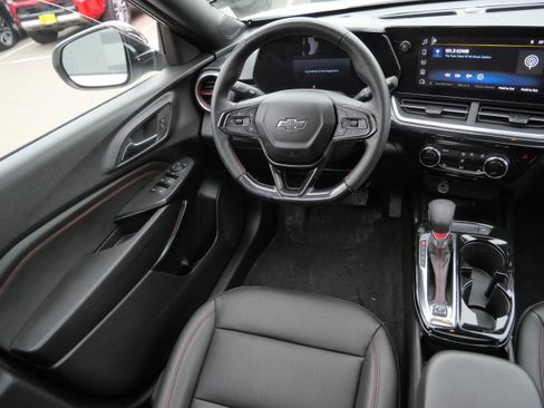 Used 2024 Chevrolet Trax RS w/ Sunroof Package image 9