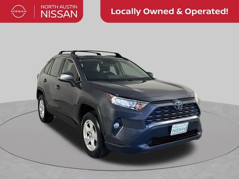 Used 2020 Toyota RAV4 XLE w/ Convenience Package FWD image 1