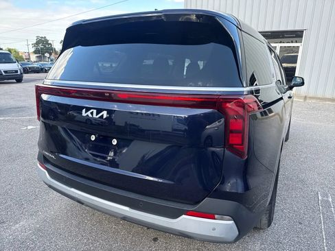 Used 2025 Kia Carnival FWD image 8