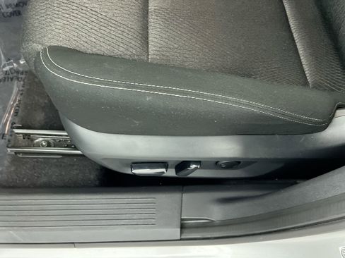 Used 2025 Nissan Rogue SV image 13