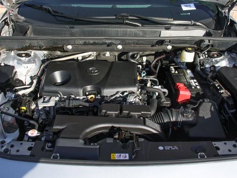 Used 2021 Toyota RAV4 LE image 11