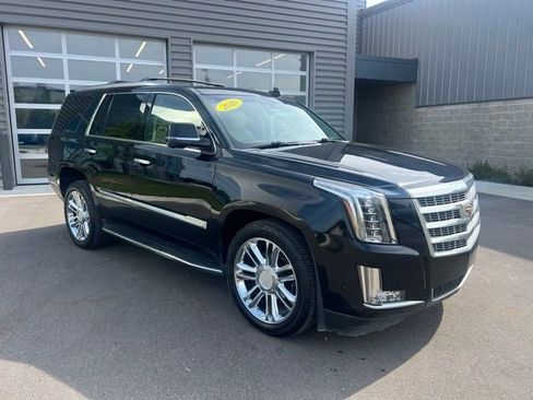 Used 2020 Cadillac Escalade Luxury w/ LPO, Radiant Package AWD/4WD image 3