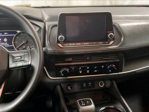 Used 2025 Nissan Rogue S image 18