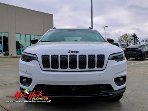 Used 2023 Jeep Cherokee Altitude Lux image 3