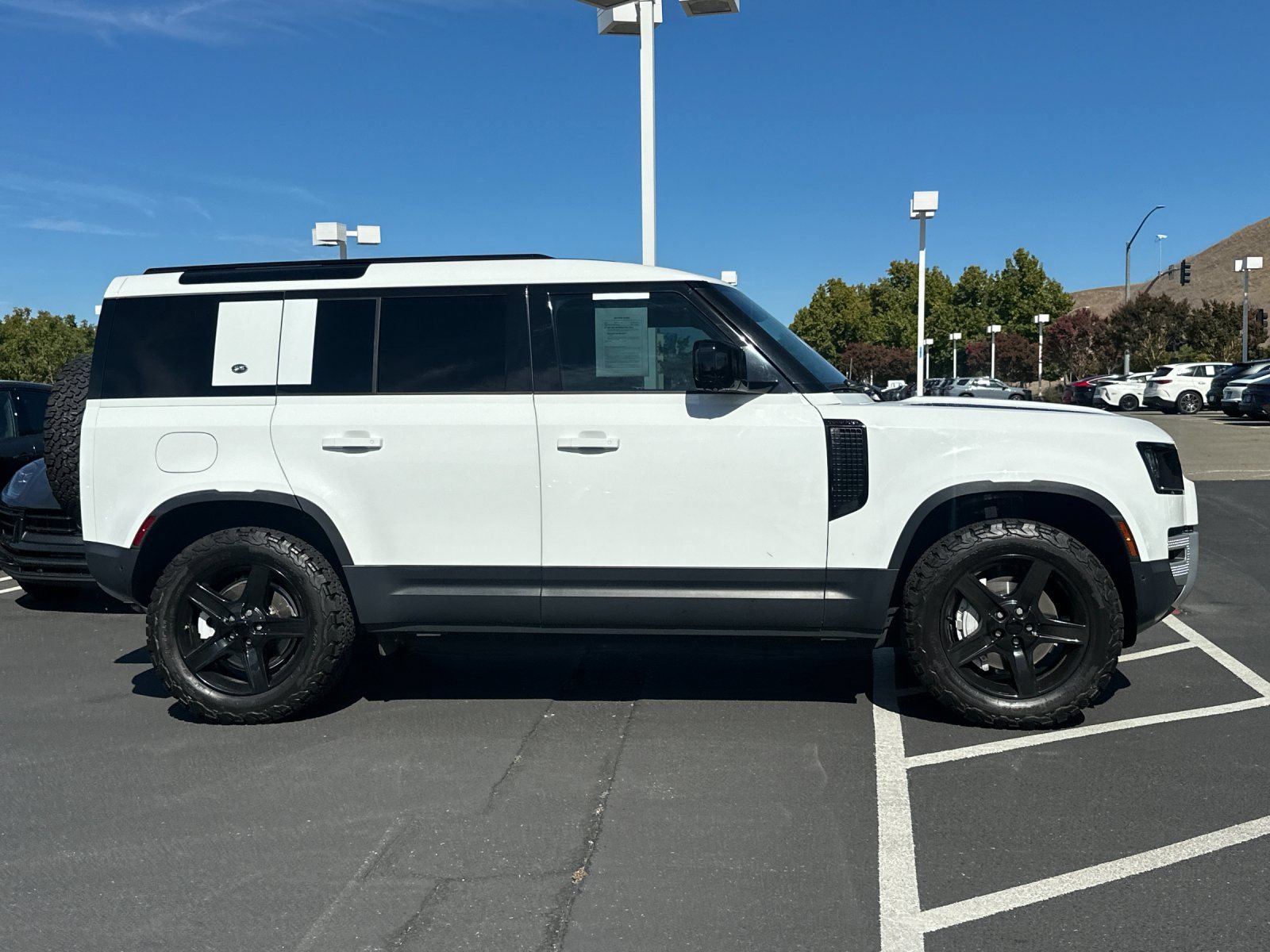 Used 2023 Land Rover Defender 110 SE AWD/4WD image 7