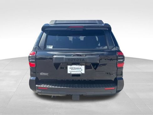 Used 2025 Toyota 4Runner SR5 AWD/4WD image 4