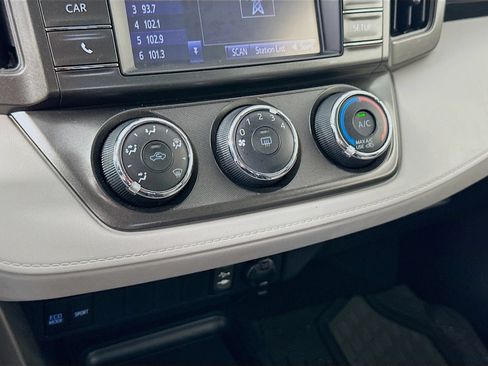 Used 2015 Toyota RAV4 LE AWD/4WD image 15