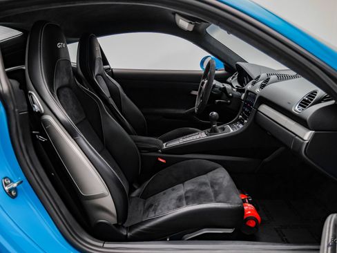 Used 2020 Porsche 718 Cayman GT4 RWD image 53
