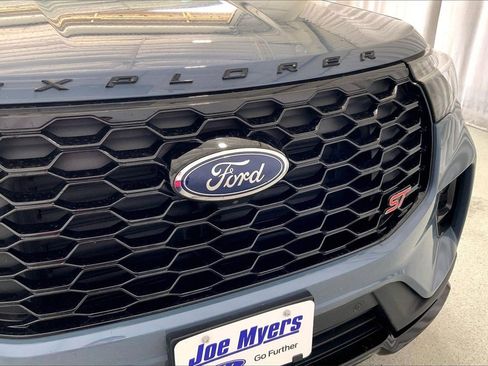 Used 2025 Ford Explorer ST image 7