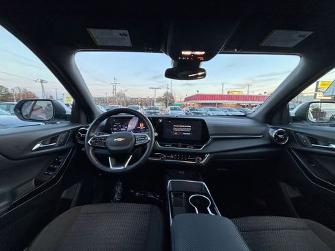 Used 2025 Chevrolet Equinox LT image 32