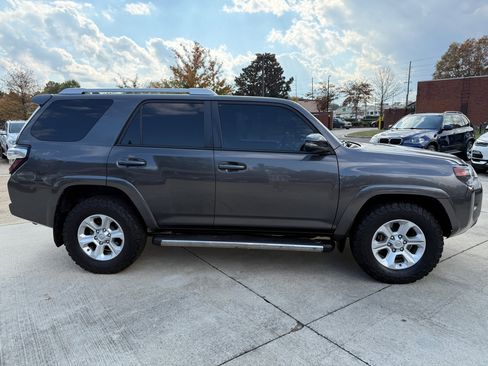 Used 2016 Toyota 4Runner SR5 image 6