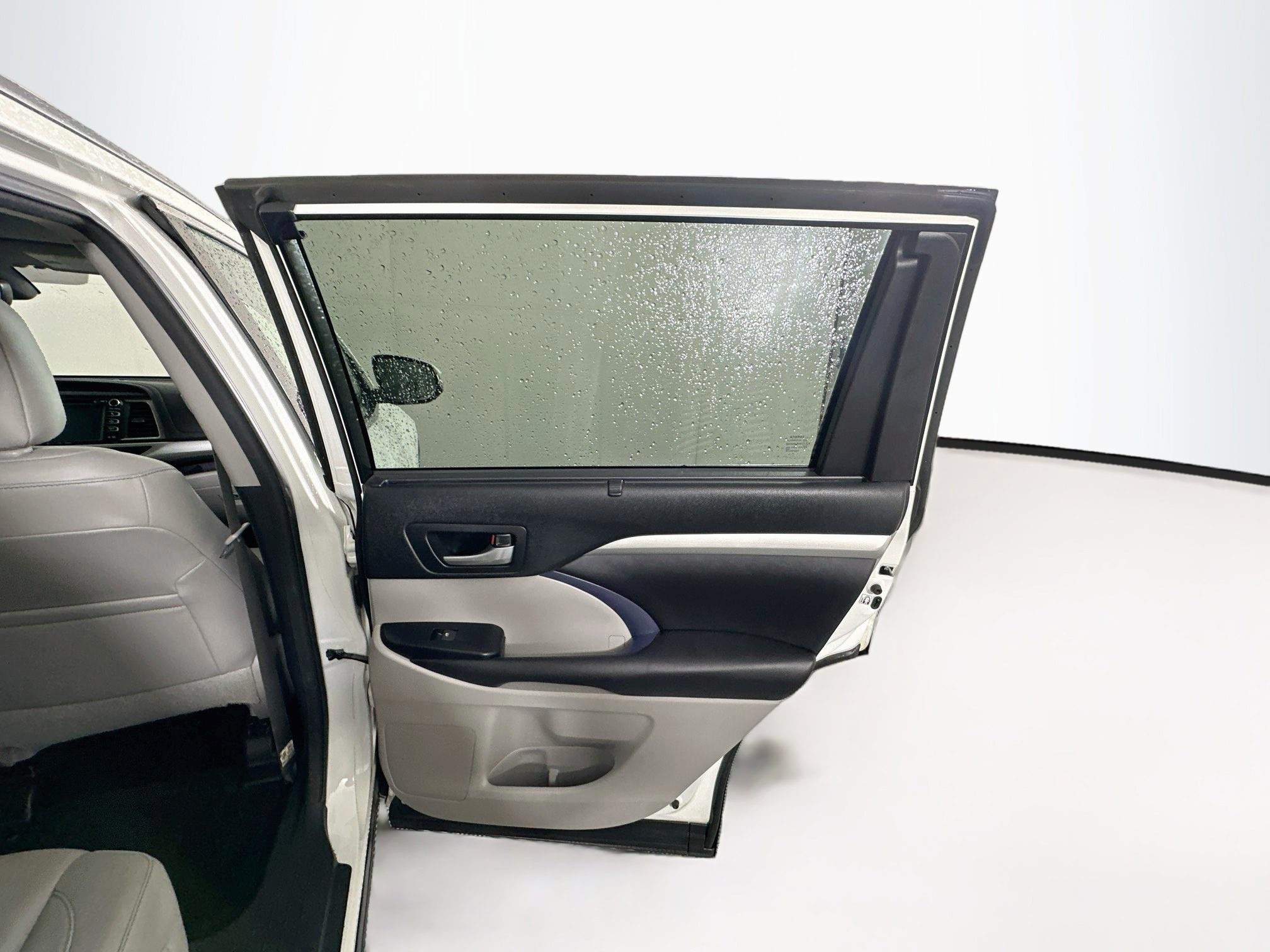 Used 2017 Toyota Highlander XLE FWD image 32