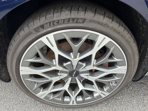 Used 2025 Genesis G90 3.5T AWD/4WD image 17