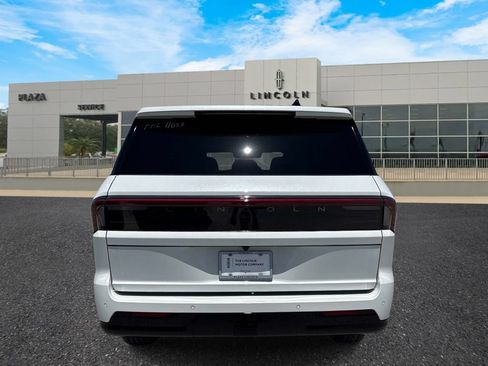 New 2026 Lincoln Navigator Reserve AWD/4WD image 4