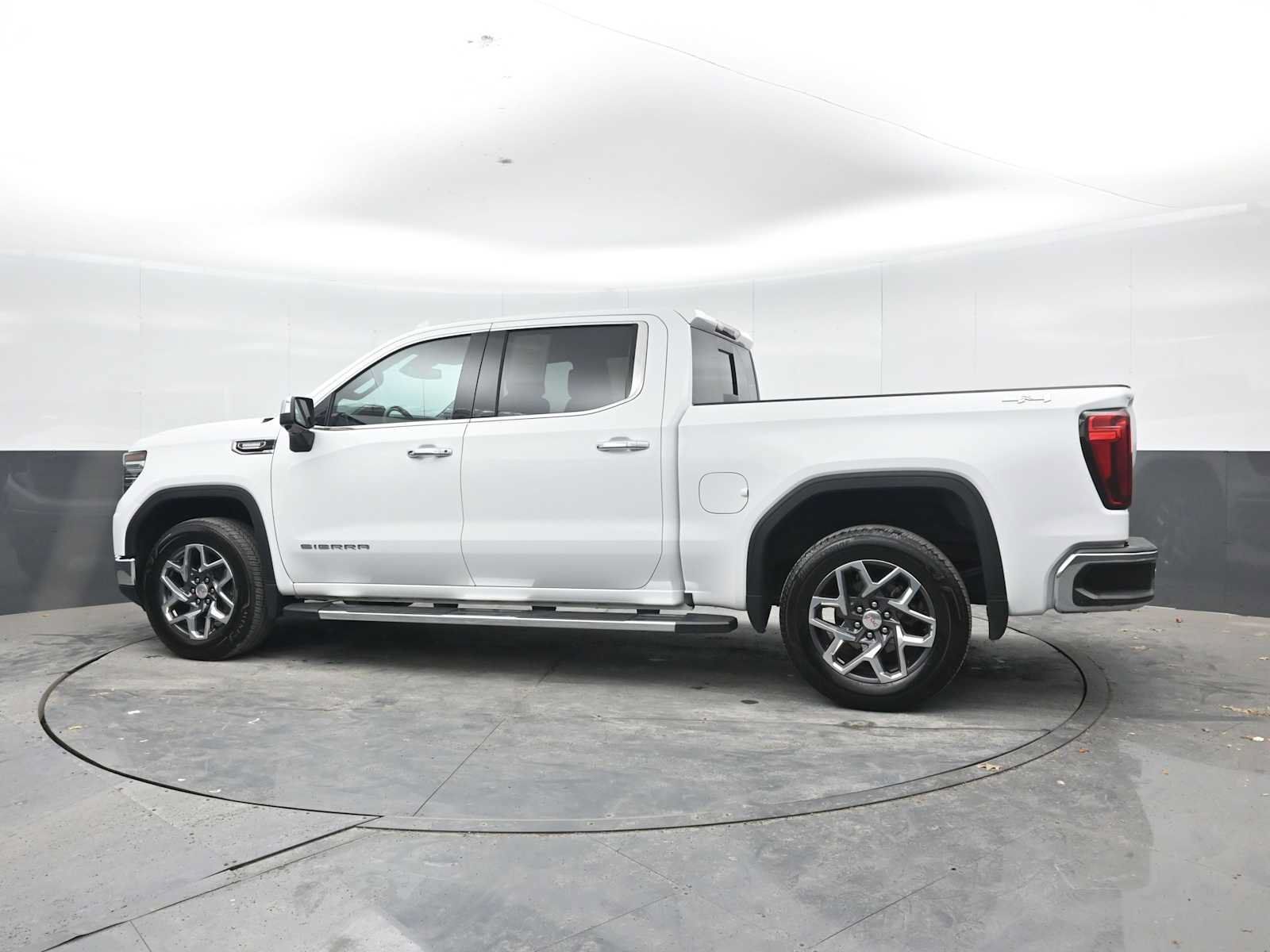 Used 2024 GMC Sierra 1500 SLT w/ SLT Premium Plus Package AWD/4WD image 3