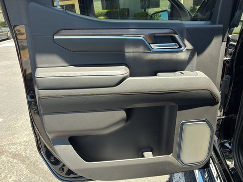 Used 2025 Chevrolet Silverado 1500 High Country w/ High Country Premium Package AWD/4WD image 45