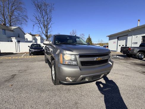 Used 2007 Chevrolet Suburban LT w/ LT Preferred Equipment Group image 4