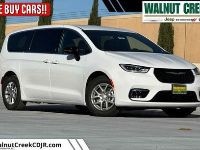 New 2026 Chrysler Pacifica Select