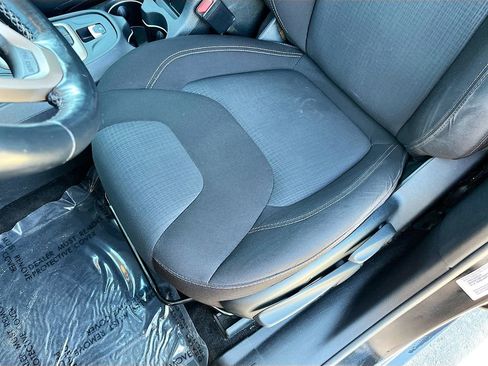 Used 2015 Jeep Cherokee Latitude w/ Cold Weather Group image 18