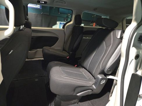 Used 2023 Chrysler Voyager LX image 11