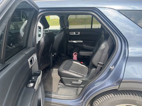 Used 2021 Ford Explorer Limited w/ Equipment Group 301A AWD/4WD image 11