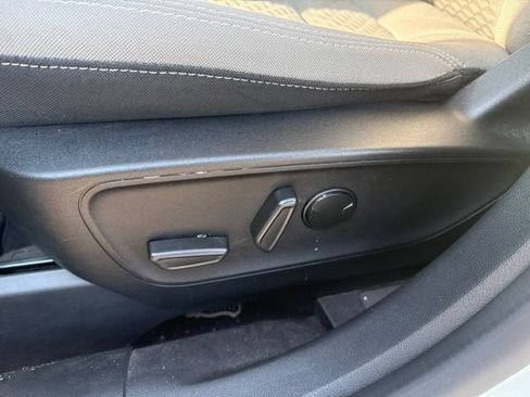 Used 2022 Ford Escape SE w/ SE Sport Appearance Package FWD image 12