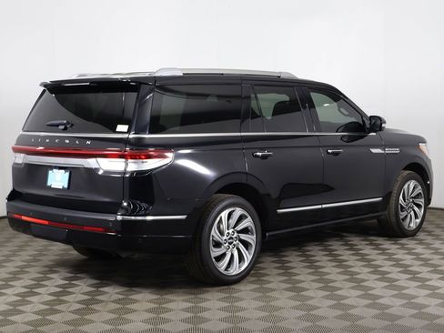 Used 2023 Lincoln Navigator Reserve AWD/4WD image 17