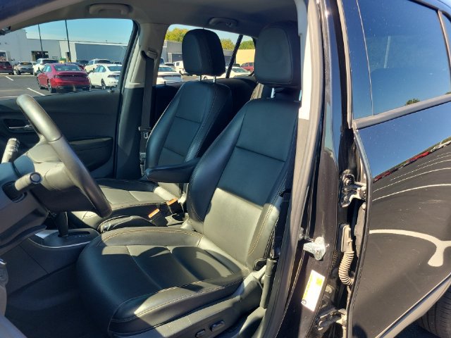 Used 2021 Chevrolet Trax LT w/ Redline Edition AWD/4WD image 20