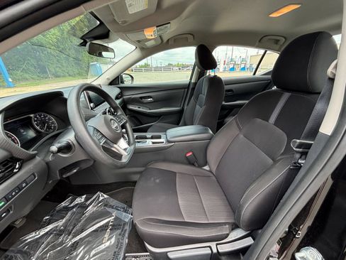 Used 2025 Nissan Sentra SV FWD image 25
