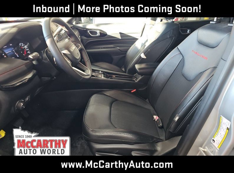 Used 2025 Jeep Compass Trailhawk AWD/4WD image 10