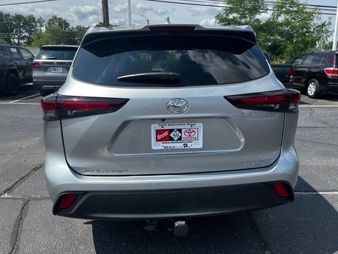 Certified 2024 Toyota Highlander XLE AWD/4WD image 4