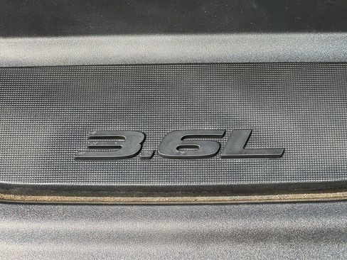 Used 2023 Chrysler Pacifica Touring-L FWD image 14