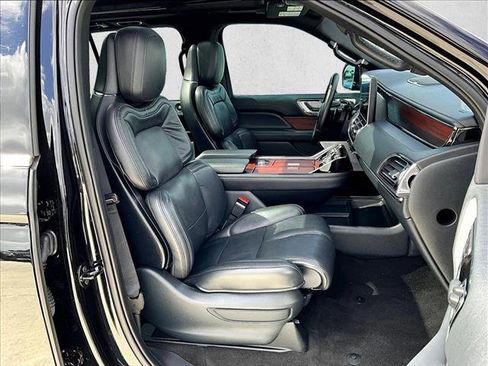 Used 2023 Lincoln Navigator L Reserve image 9
