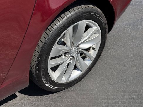 Used 2017 Buick Regal AWD image 10