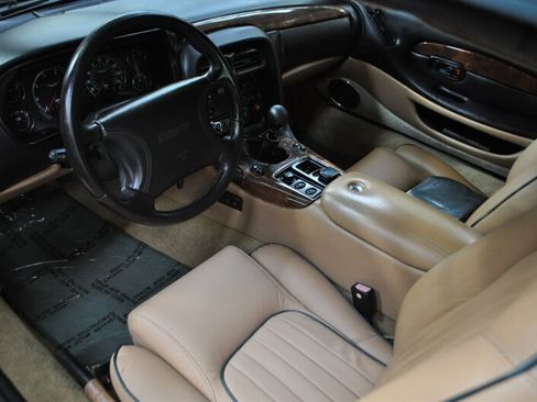 Used 1997 Aston Martin DB7 Volante RWD image 18