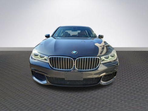 Used 2017 BMW 750i xDrive image 2