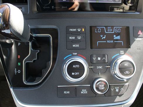 Used 2017 Toyota Sienna XLE Premium image 27