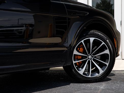 Certified 2023 Bentley Bentayga Extended Wheelbase AWD/4WD image 20