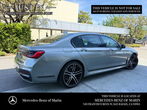 Used 2021 BMW 740i w/ M Sport Package RWD image 5