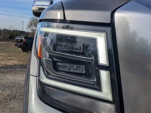 Used 2021 Nissan Titan Platinum Reserve image 9